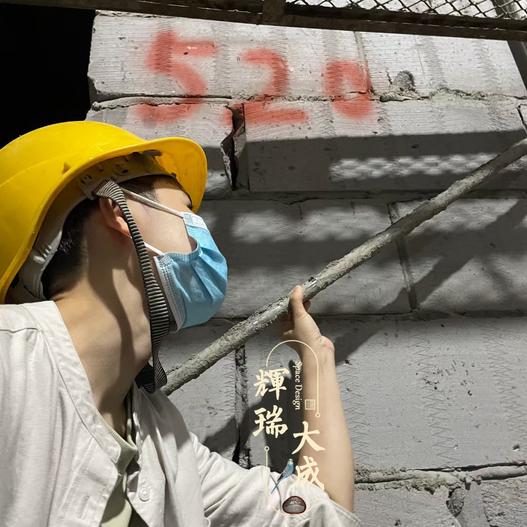 設(shè)計(jì)師連續(xù)跑兩個KTV設(shè)計(jì)項(xiàng)目工地，施工中也要視察